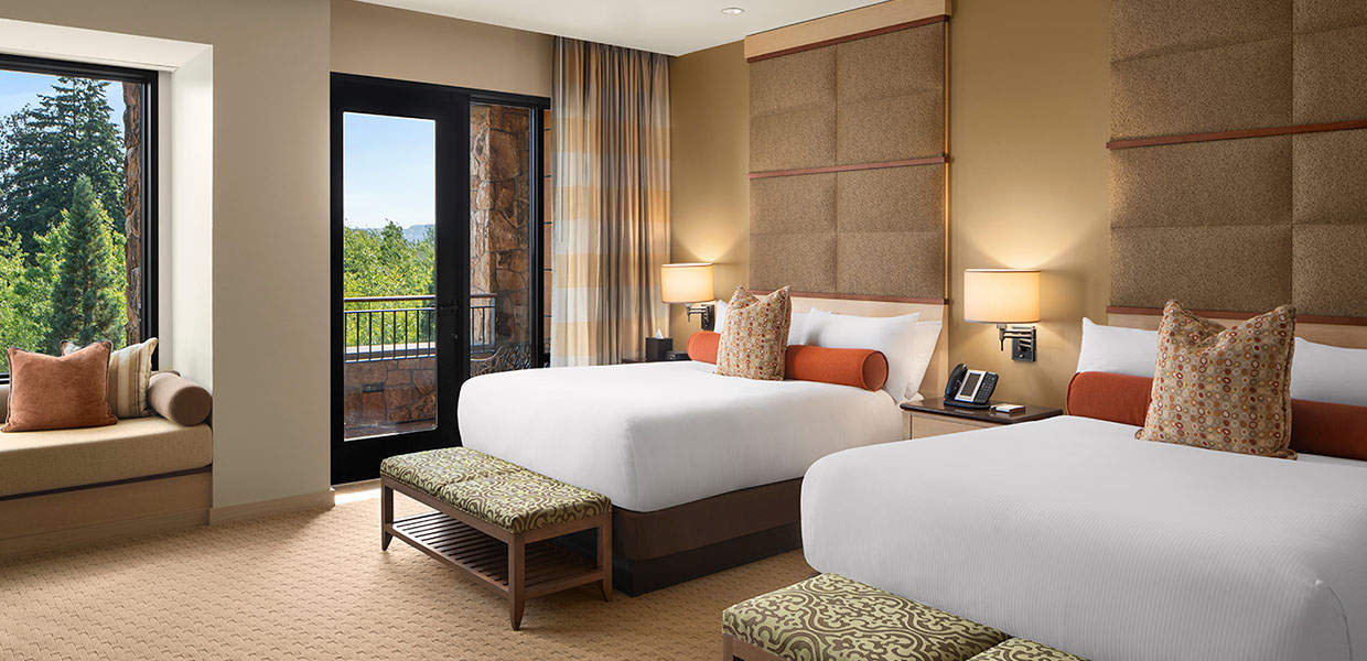 Deluxe Double Queen Room