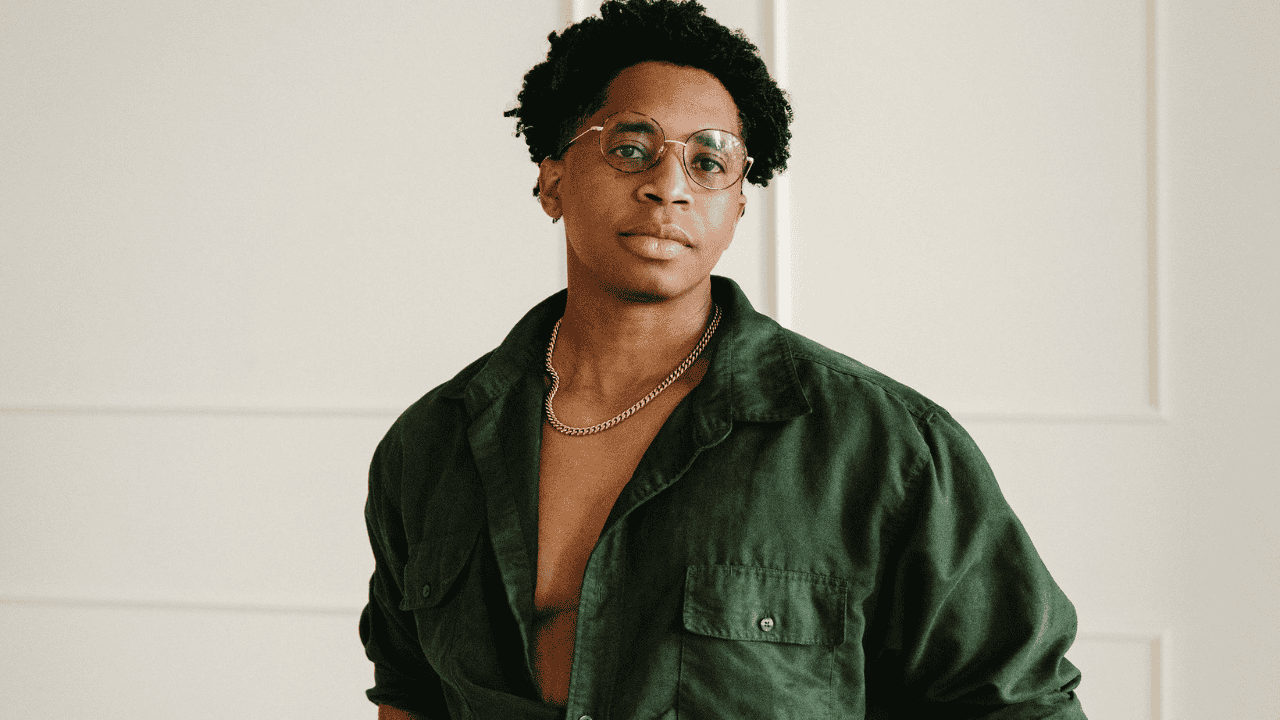 A portrait of Victor Artis.